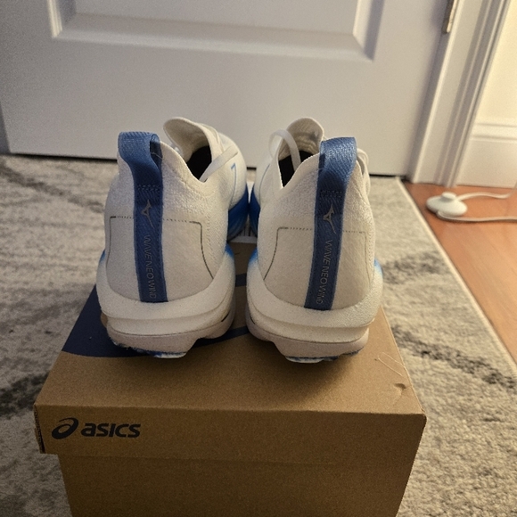 Mizuno Men's White and Blue Running Shoes - Picture 4 of 5